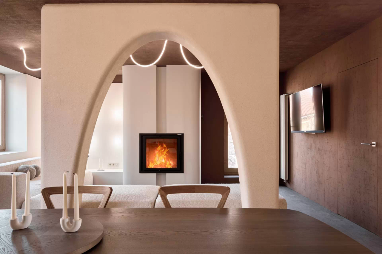 Обнимающая гостиная для многодетной семьи — 12