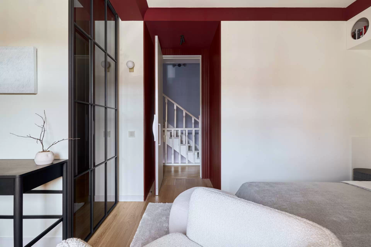 Спальня с багровым порталом — 13