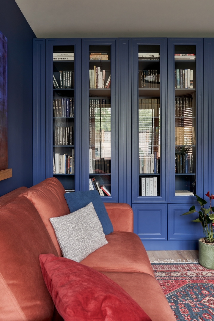 Дом с цветным интерьером — 11