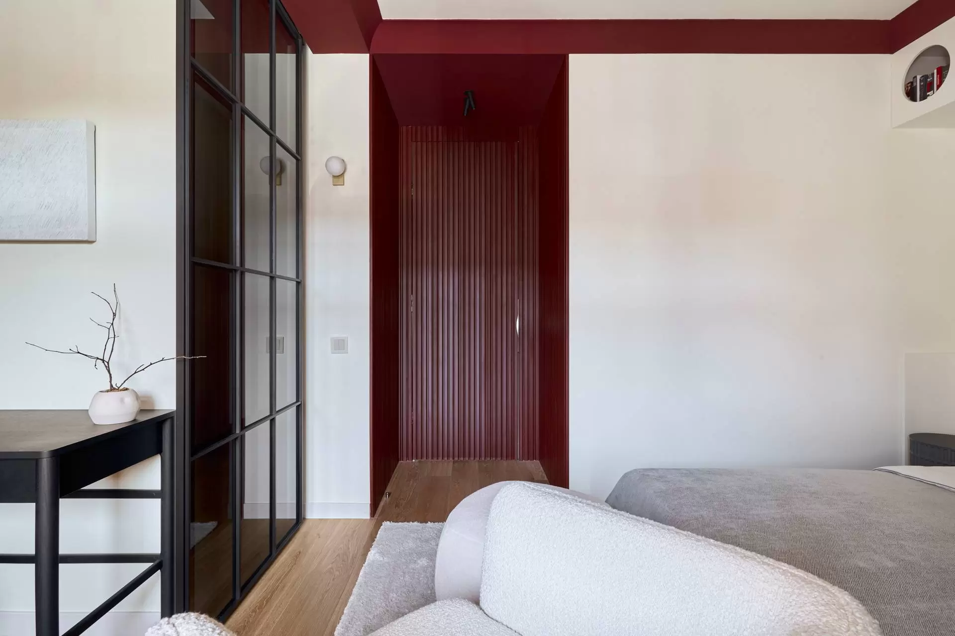 Спальня с багровым порталом — 10