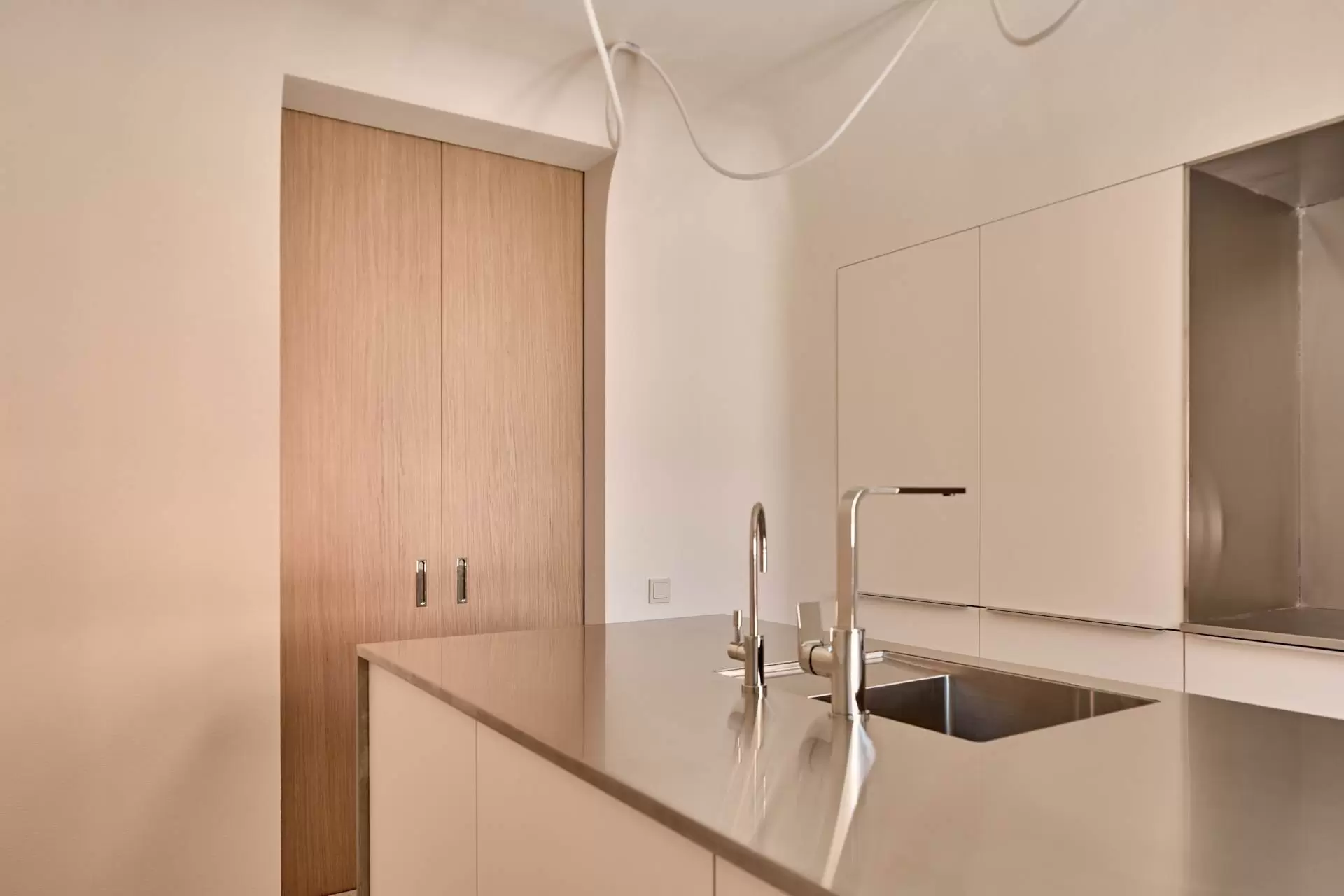 Обнимающая гостиная для многодетной семьи — 15