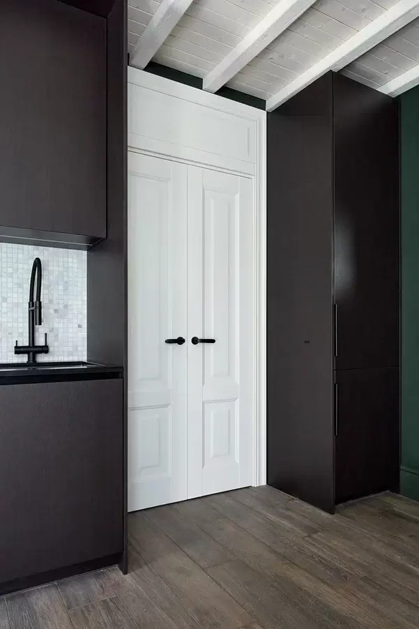 Кухня-гостиная с цветущим камином — 5