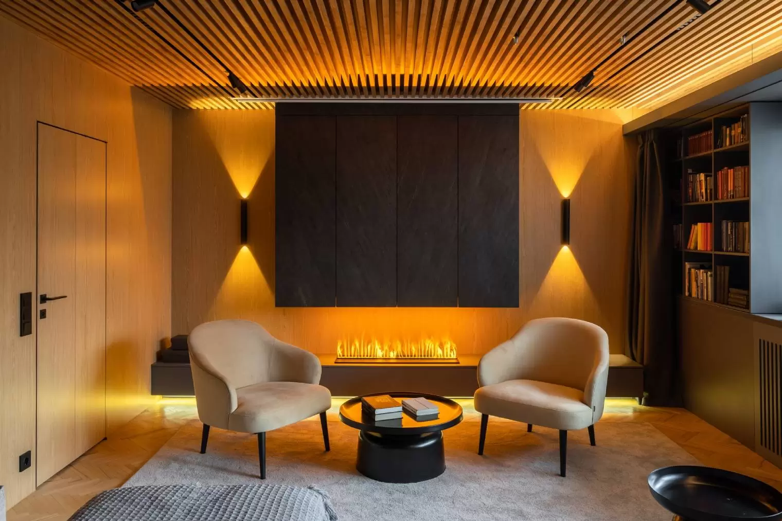 Гостиная с деревянным потолком — 2